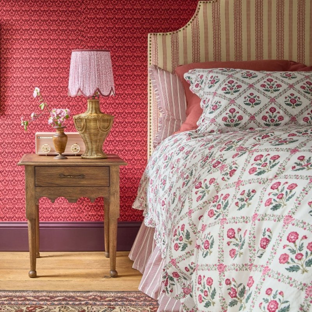 Handmade Wooden Single Drawer Scalloped Edge And Ball Feet Side Table Side Table - Bone Inlay Furnitures