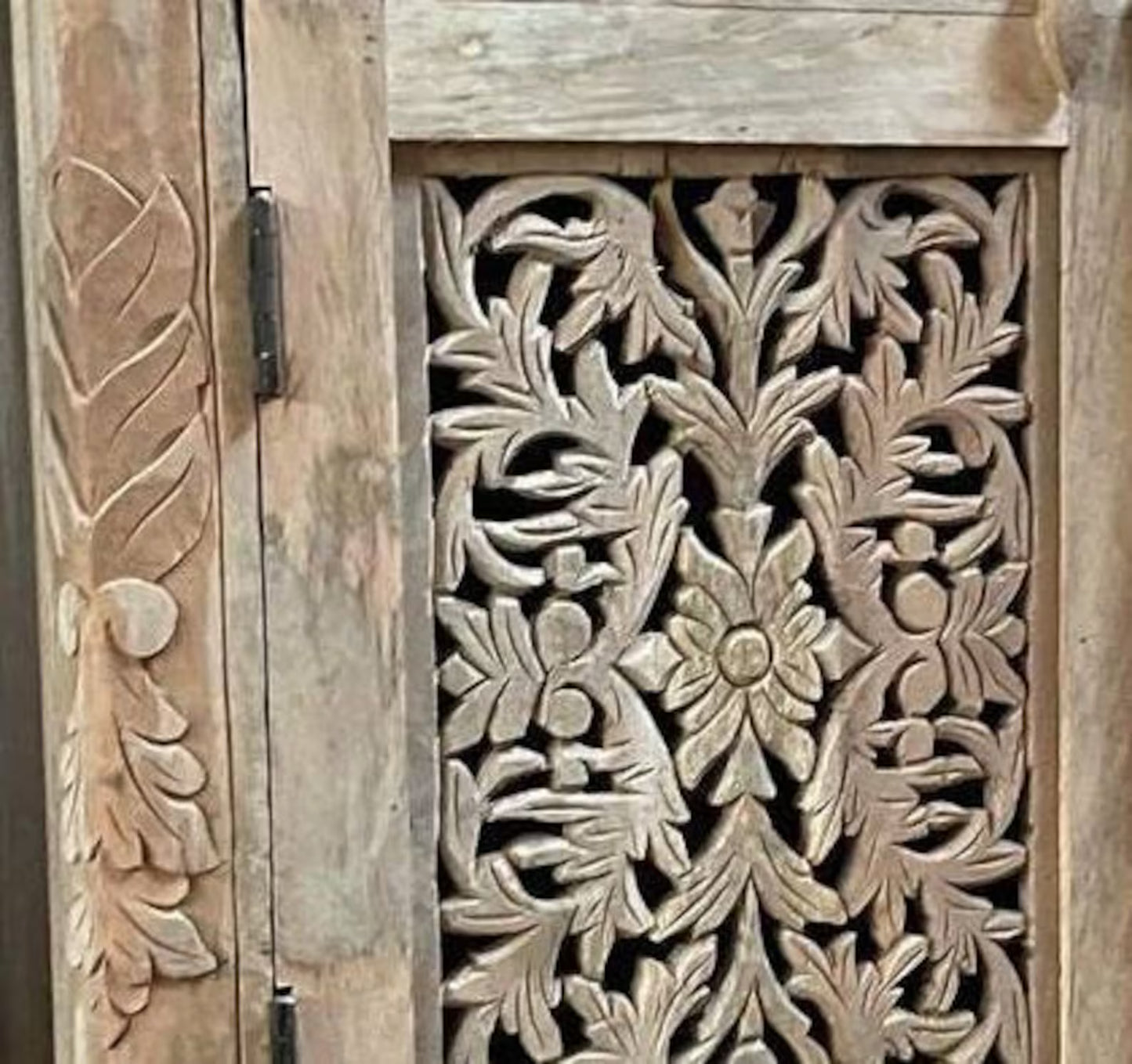 Hand Carved Solid Wooden with Two Doors and Two Drawers Entryway Cabinet