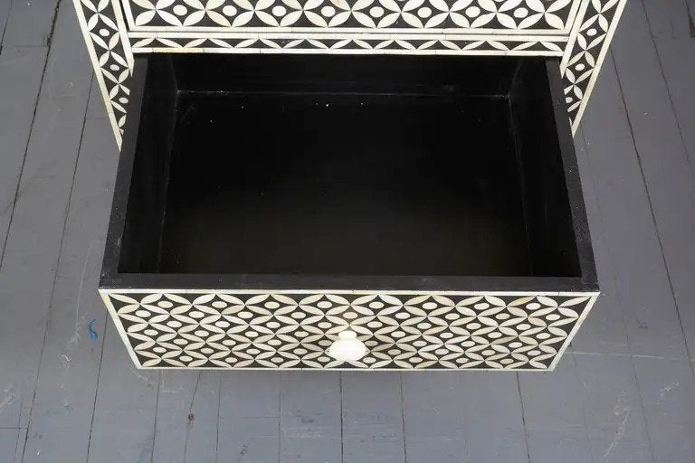 Black and White Chest of Drawers