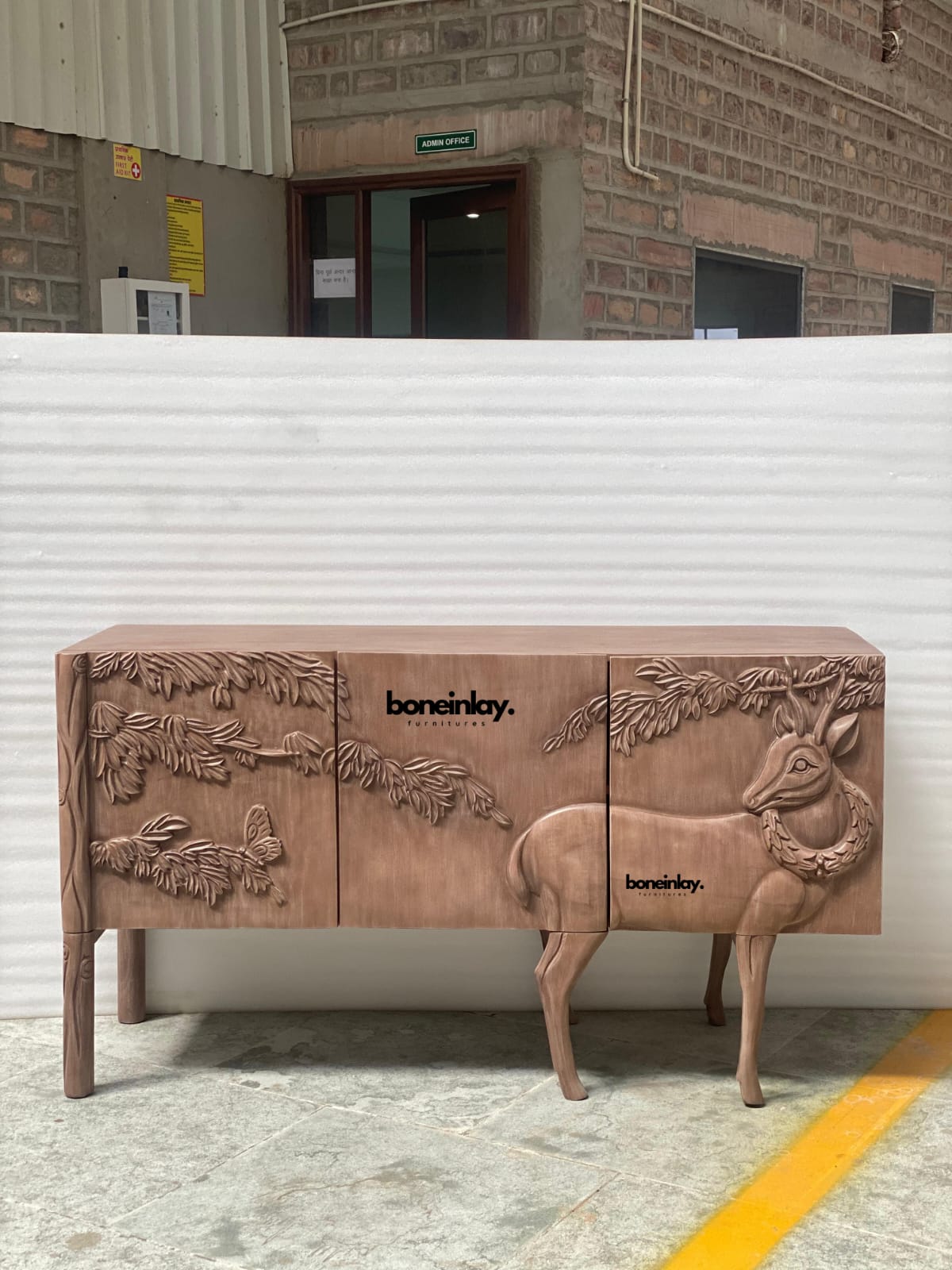 Hand-carved Land & Sky Buffet | Deer Buffet