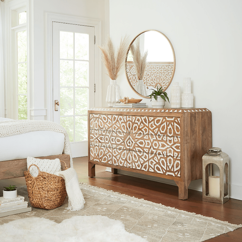 Albaron Carved Three Piece Bedroom Set