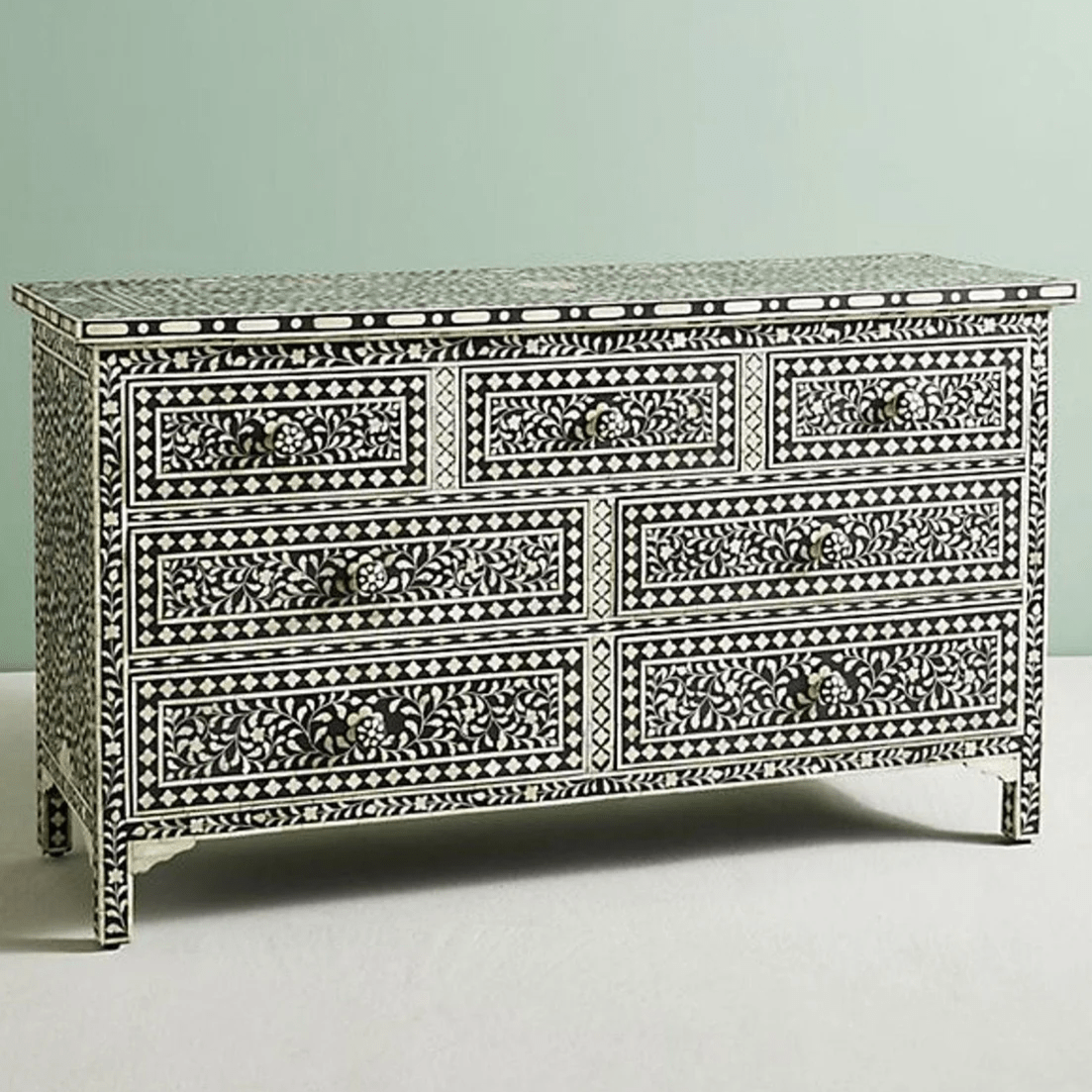 7 Drawers Dresser In Black Color