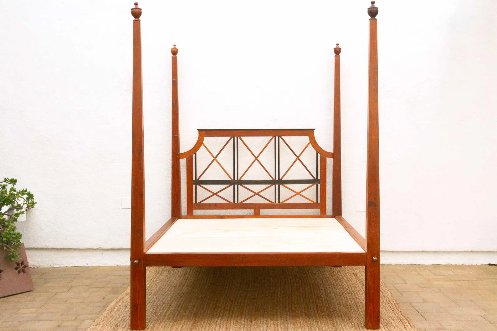 Exquisite Handmade Cottage Style Solid wood Poster Bed 