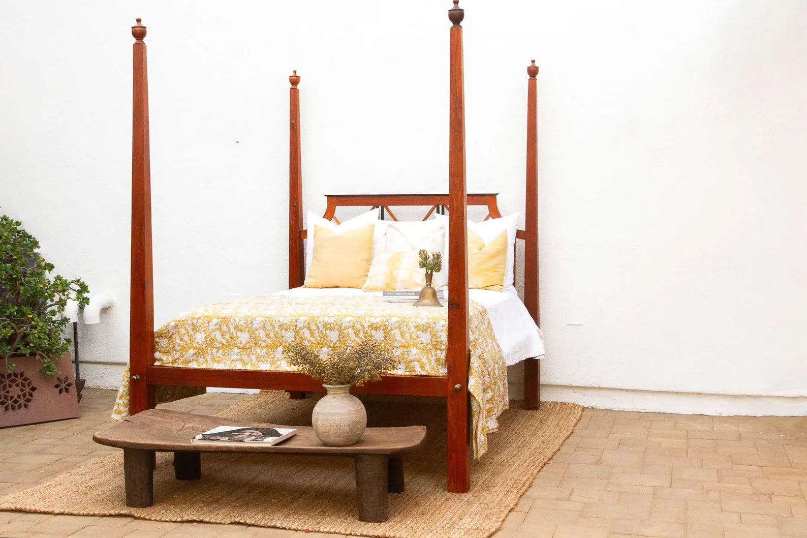 Four Poster Bed 