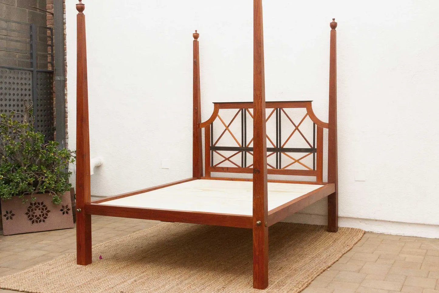 Exquisite Handmade Cottage Style Solid wood Poster Bed 